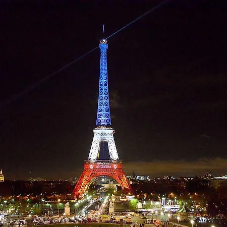 Eiffel Tower Париж